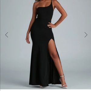 Windsor Black One Shoulder Gown